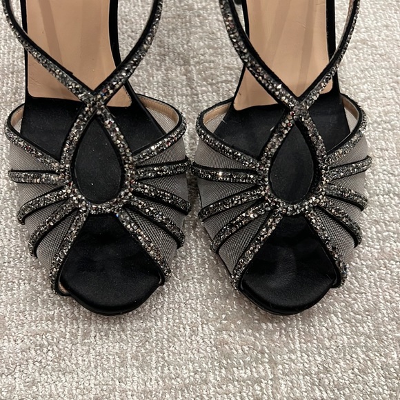 VALENTINO BLACK SATIN & MESH CRYSTAL EMBELLISHED PEEP TOE
PUMPS Size 36.5 - Picture 8 of 11